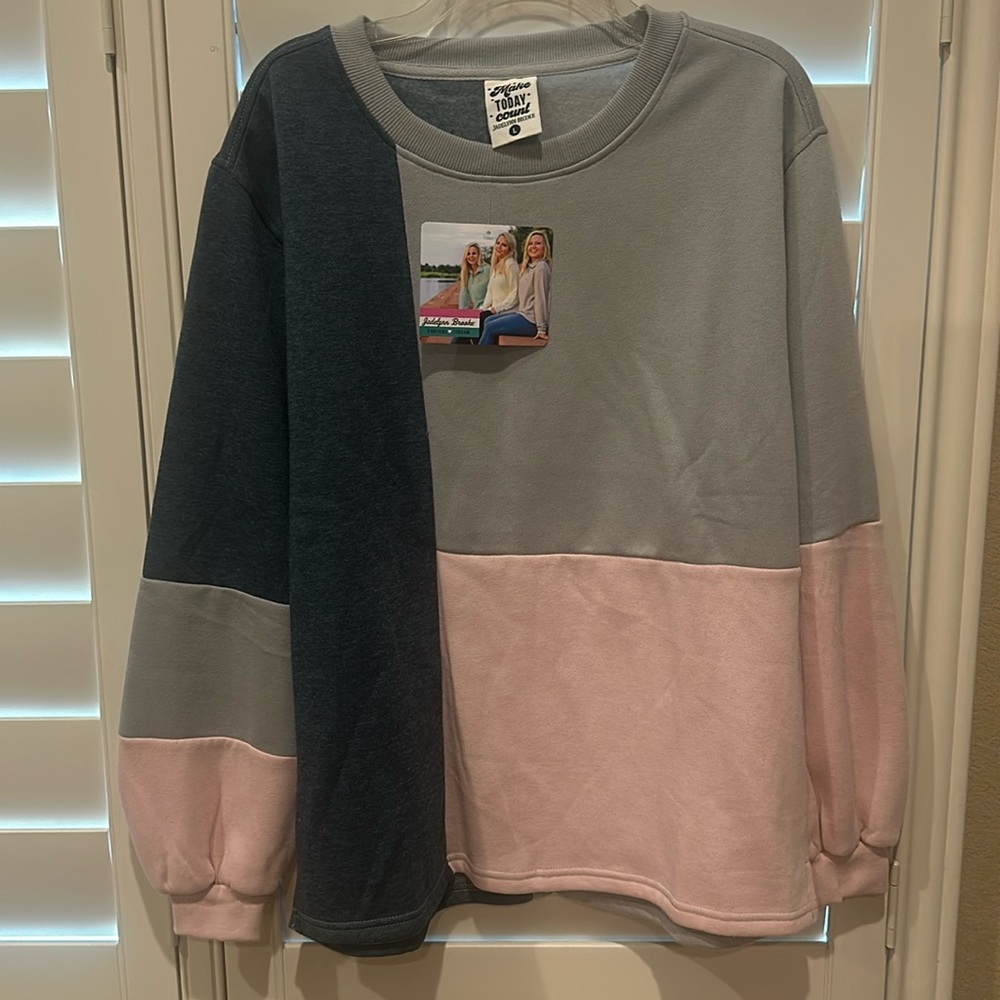 Jadelynn Brooke Sweatshirt Size L NWT